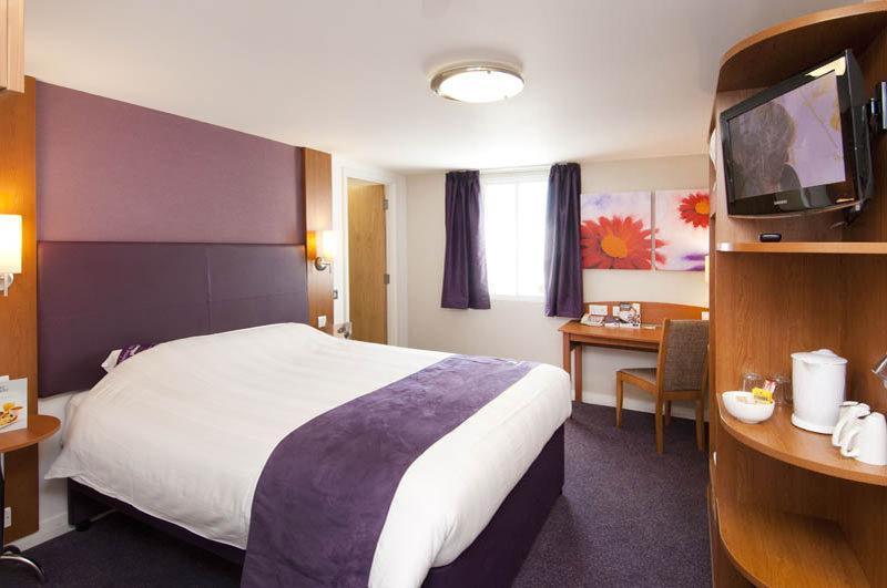Premier Inn Lichfield North East Buitenkant foto